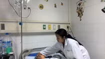 Mong phép mầu đến với bé gái bị tai nạn tàn khốc