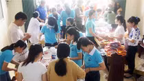 Khám bệnh, phát thuốc miễn phí cho trẻ em nghèo
