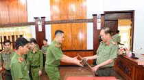 Người dân Sóc Trăng tự giác giao nộp hơn 1.300 khẩu súng các loại