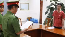 Nhân viên ngân hàng ghi khống hồ sơ, khách hàng ôm nợ “khủng”