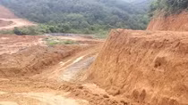 Ngang nhiên “xẻ thịt” đất đồi đem bán