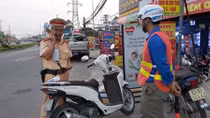 Truy tìm lái xe gây tai nạn khiến bà bầu nhập viện