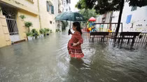 Hà Nội: Mưa là phải lội!