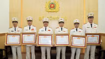 Tô thắm thêm truyền thống Anh hùng của lực lượng CAND