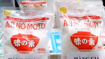 Bắt quả tang cơ sở sản xuất, mua bán bột ngọt Ajinomoto giả