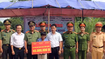 Tặng nhà tình nghĩa cho các gia đình Công an xã khó khăn tại tỉnh Thừa Thiên - Huế