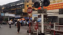 Chế tài nhẹ, khó trị “cò” trước cổng bệnh viện