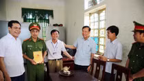 Các anh về mái ấm, bản vui