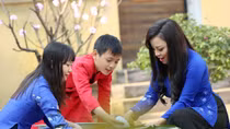 NSƯT Tố Nga ra MV đón Tết