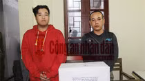 Bắt quả tang 2 đối tượng vận chuyển 50 bánh heroin trên QL 6