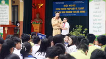 CSGT Hà Nội phối hợp cùng nhà trường tuyên truyền về TTATGT 