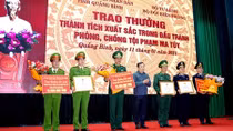 Cuộc chiến với “cái chết trắng” ở đường biên vùng cát