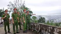 Canh giữ mùa xuân trên “cổng trời” Chóp Chài