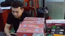 Mua 1.600 viên shisha và than đốt về bán tại quán cà phê để kiếm lời
