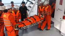 Cứu thuyền viên bị liệt nửa người trên vùng biển Hoàng Sa