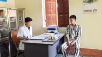  Bác sĩ trại giam Thanh Phong coi bệnh nhân như người thân