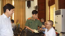 Bộ Công an thăm hỏi, tặng quà các thương bệnh binh tại Bắc Ninh