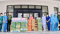 Tiếp nhận ủng hộ các y, bác sĩ CAND tại Bệnh viện Dã chiến số 2 Bắc Giang chống dịch