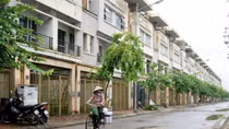 Thuế tài sản làm giảm thu nhập và chi tiêu hộ gia đình