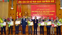Trao Huân chương, Huy chương cho lãnh đạo, nguyên lãnh đạo Văn phòng Chính phủ