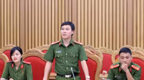 Người cán bộ trẻ học tập và làm theo lời Bác