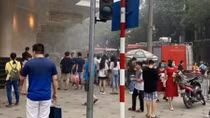 Dập tắt đám cháy tại Tràng Tiền Plaza 
