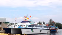 Tàu cao tốc tuyến Sa Kỳ - Lý Sơn để nằm bờ