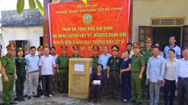 Thăm tặng quà gia đình Anh hùng liệt sỹ Nguyễn Cảnh Dần