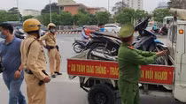 Xử lý xe ôm vi phạm dừng đỗ