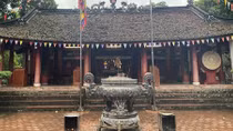 Xuân này lặng lẽ đền Và