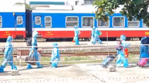 Gần 400 người dân Quảng Trị vỡ òa niềm vui khi trở về quê