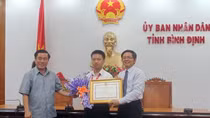 Khen thưởng thí sinh đoạt Huy chương Bạc Olympic toán học Quốc tế