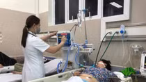 Các bệnh viện vật vã chống nóng cho bệnh nhân