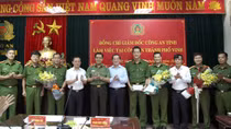 Công an Nghệ An trao thưởng tập thể cá nhân có thành tích xuất sắc 