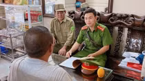 Người thắp lại niềm tin