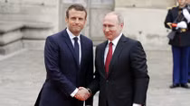 Putin - Macron: Bỏ qua hiềm khích, tiến tới tương lai