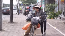 Cô bé bán ve chai mua ước mơ đại học