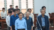 Cựu Chủ tịch Vinaconex vắng mặt trong ngày đầu xét xử vụ vỡ đường nước sông Đà