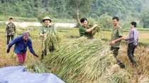 Tổ công tác “3 cùng” lên vùng cao