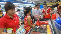 Khuyến mãi hàng tăng 100%, ai được hưởng lợi?
