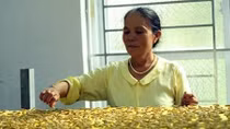 Người đàn bà và những giấc mơ thần diệu với tơ