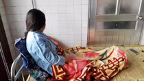 Hành hung giáo viên Báo động an ninh trường học