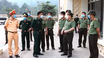Căng mình chống dịch COVID-19 tại cửa khẩu Cha Lo