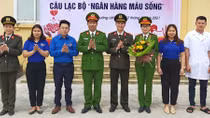 Thủ lĩnh Đoàn với Câu lạc bộ “Ngân hàng máu sống”