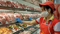 Thịt ngoại nhập giá rẻ, tràn ngập cả... vỉa hè