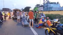 Va chạm giao thông, người đàn ông bị dập nát bàn tay