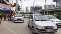 Cần cạnh tranh bình đẳng giữa taxi truyền thống với Uber, Grab