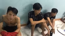 Ba con nghiện rủ nhau tháo trộm bánh xế sang