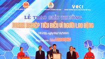 Vietcombank vinh dự được Thủ tướng Chính phủ tặng Bằng khen “Doanh nghiệp tiêu biểu vì người lao động”