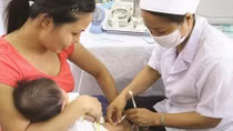 Tăng cường phòng bệnh sởi và ho gà ở trẻ chưa đến tuổi tiêm chủng